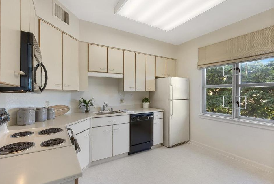 The Peninsula Regent - Unit 203 - Kitchen